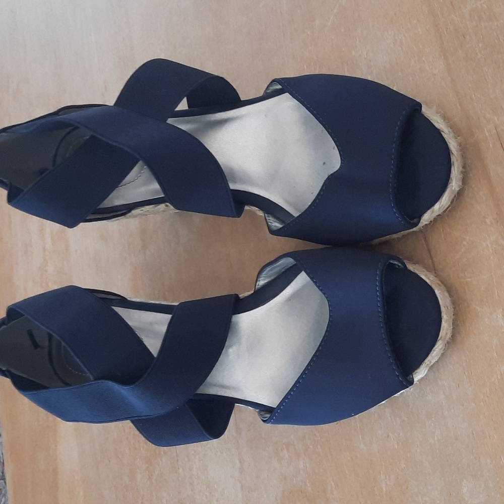 Bandolino navy wedge sandals size 7m for women